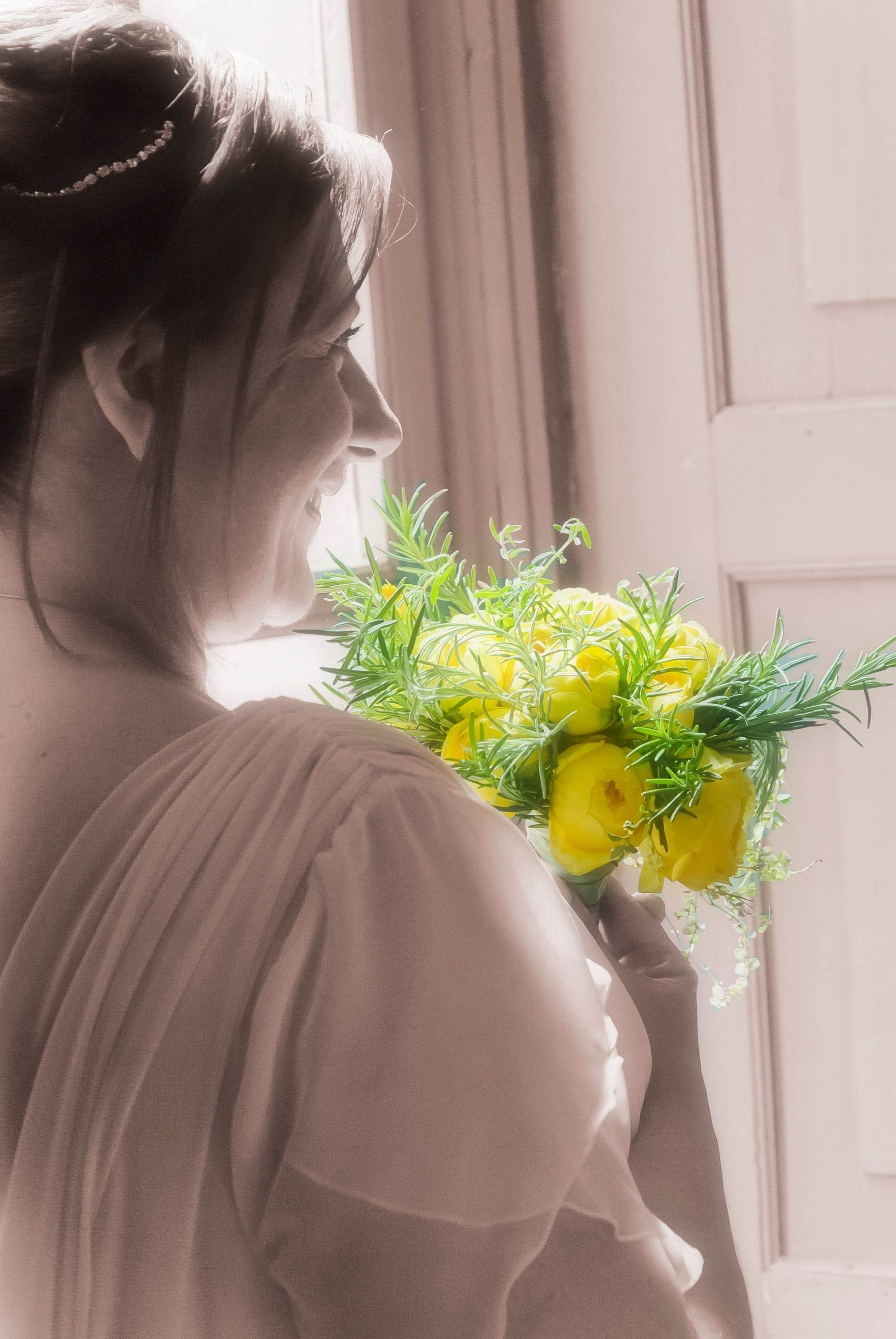 la sposa e il suo bouquet